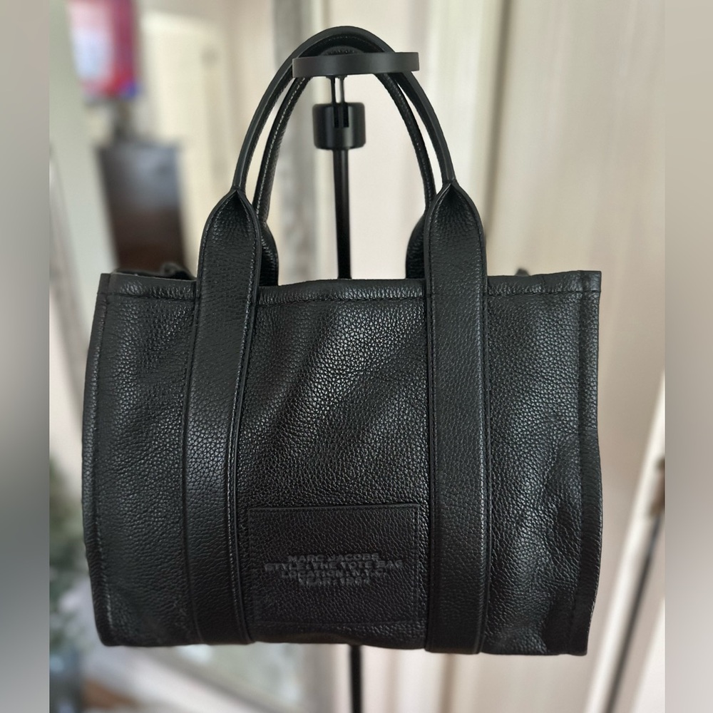 Marc Jacobs Black The Leather Tote Bag, Black Medium Size - Picture 2 of 14